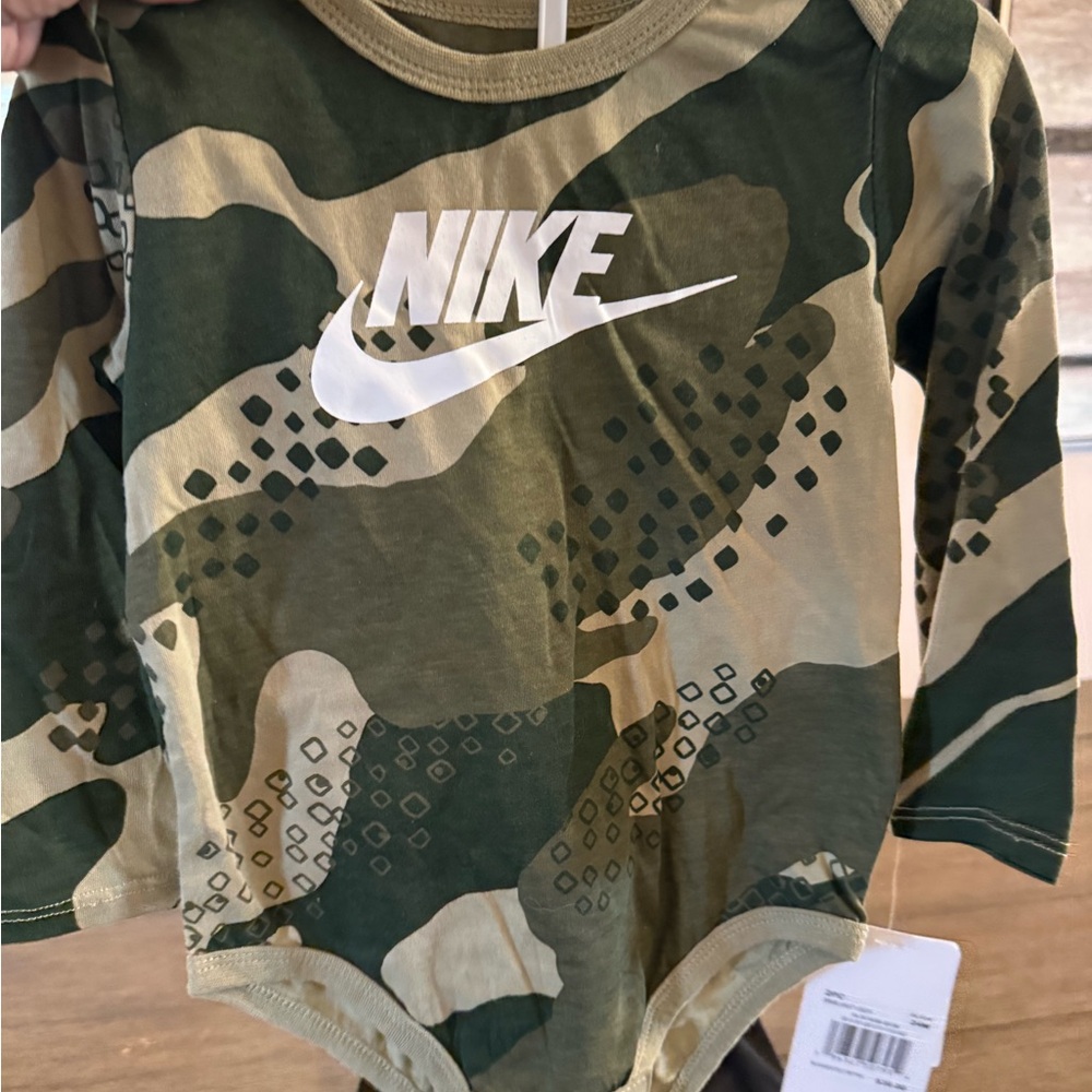 Nike Green Camo Baby Bodysuit with Black Pants - Picture 3 of 5